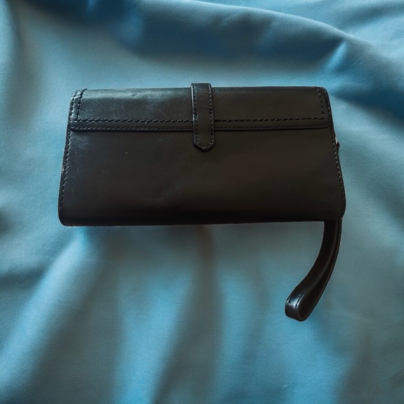 HP🎉Coach Wristlet - Wallet - Classic & Understated Smooth High Quality Leather! - Picture 6 of 16